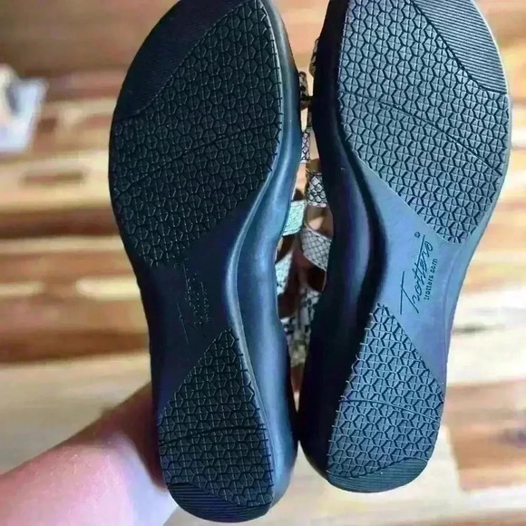 Tiki Slingback  women’s trotter snake skin sandals size 9.5. EUC - Picture 5 of 5